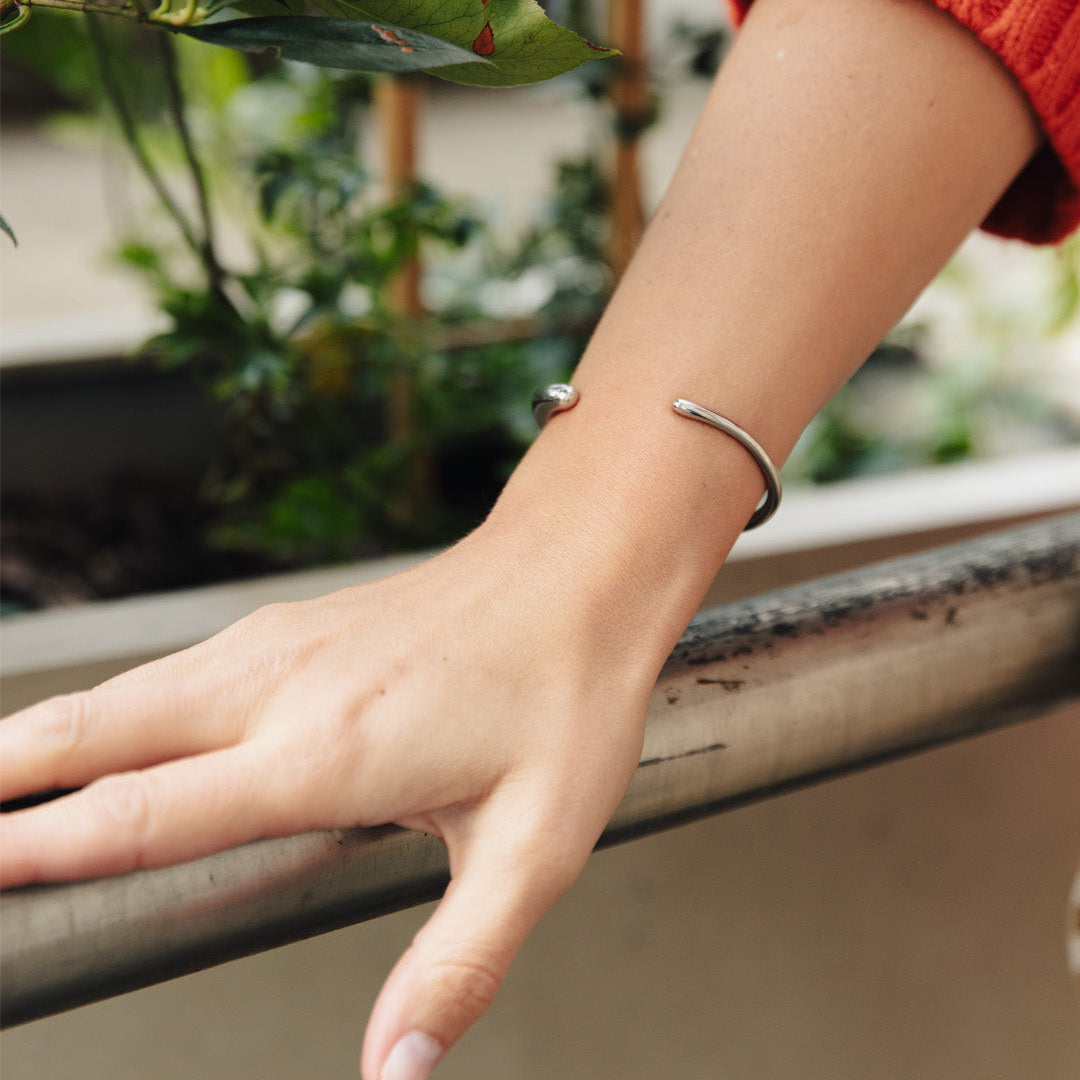 Silver Bold Fluid Bangle