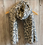 Load image into Gallery viewer, Cosy Leopard Scarf, 3 colours
