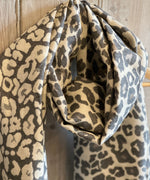 Load image into Gallery viewer, Cosy Leopard Scarf, 3 colours
